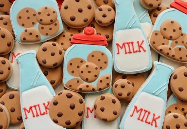 Cookies-and-Milk-Cookies-Close-Up